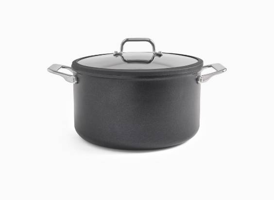 The Misen 8QT Stockpot with lid on a white background.
