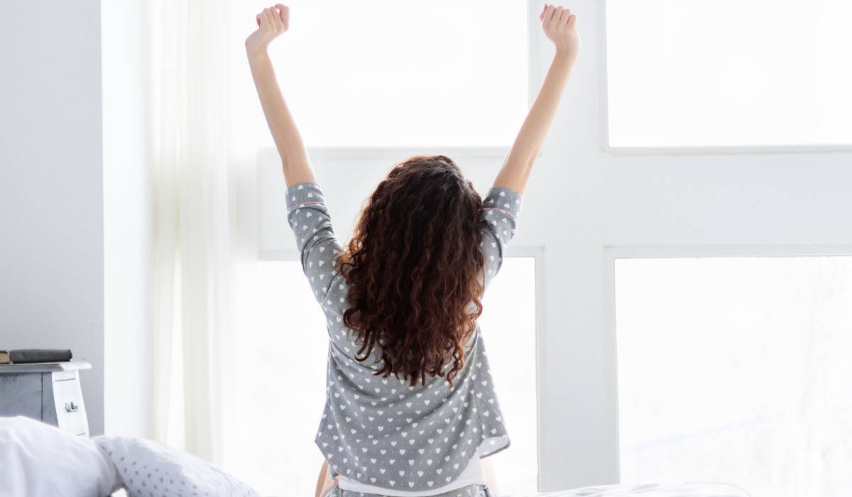 woman waking up refreshed|5 Ways To Wake up Feeling Energized in the Morning 