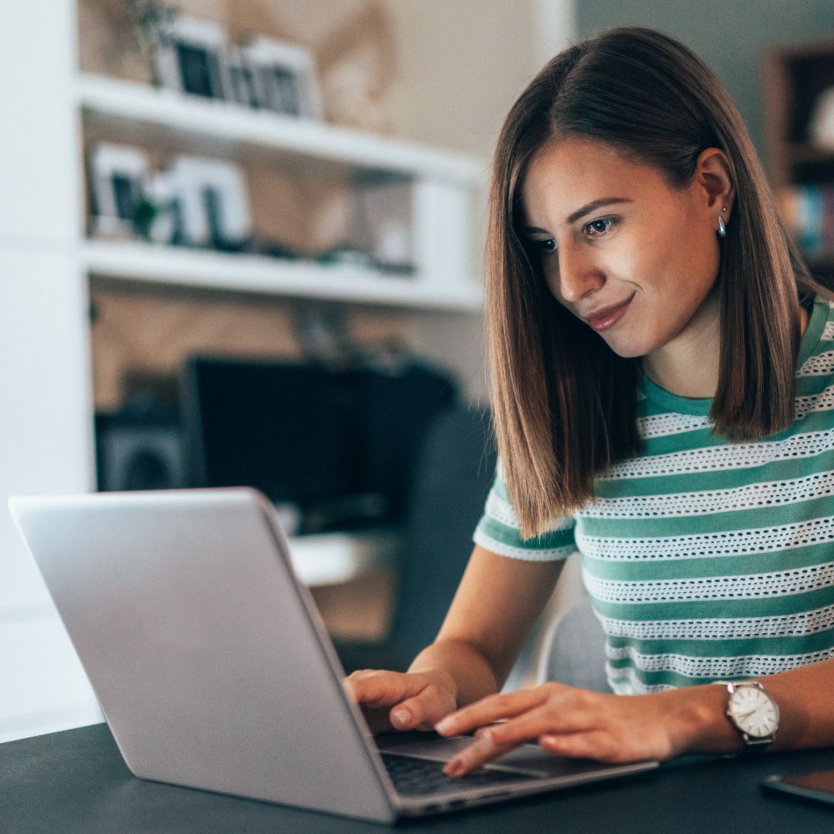 Payroll Worker Using Software