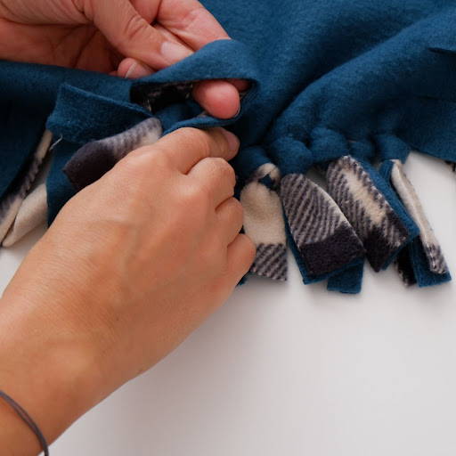 How to make an easy tie blanket