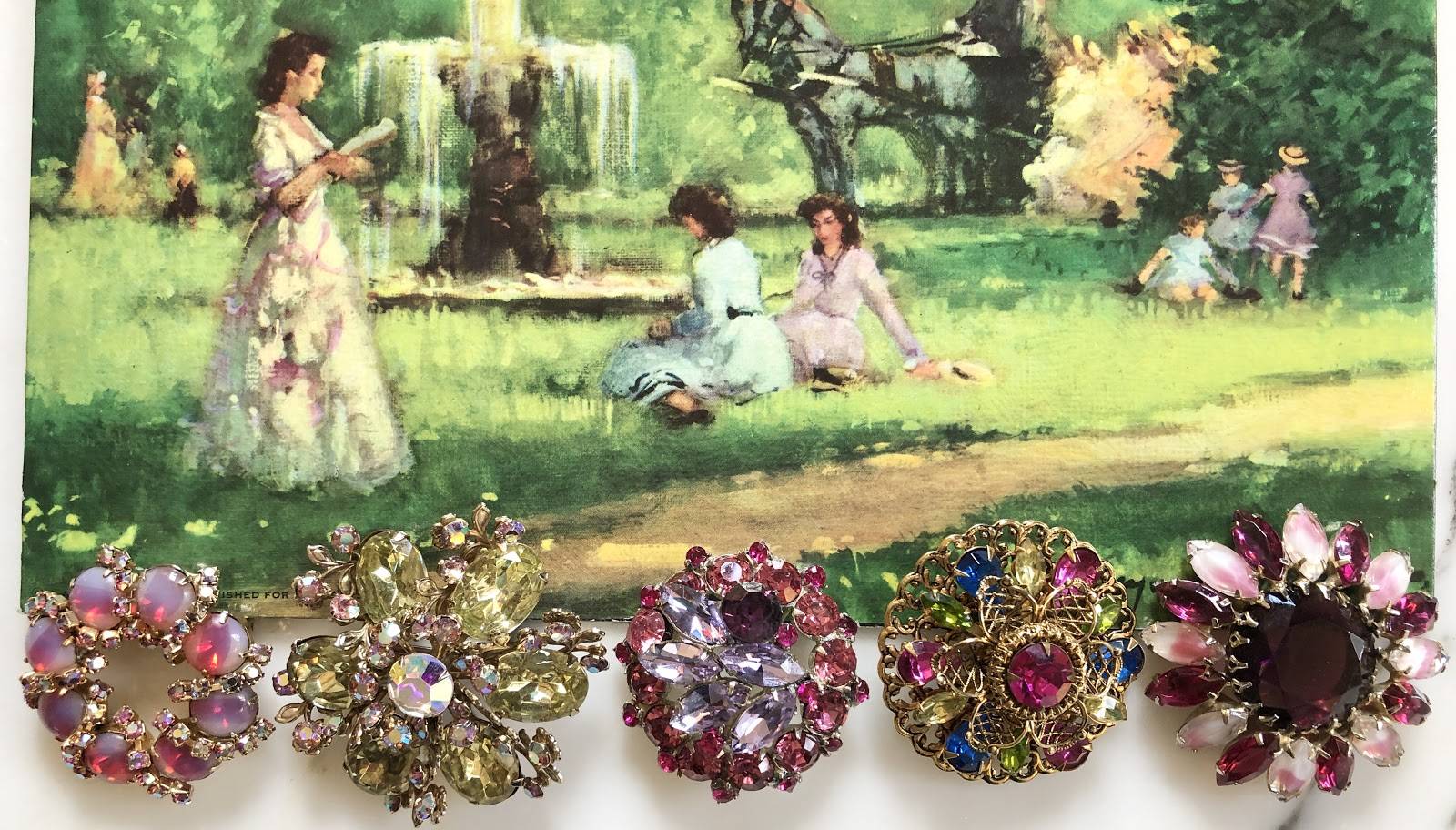 vintage-jewelry-sweet-and-chic-feminine-grace
