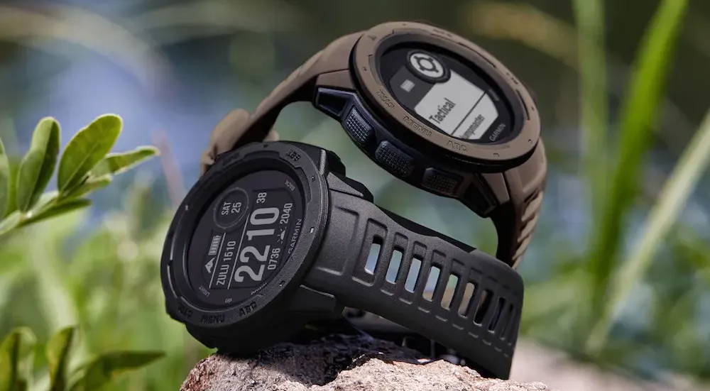 Garmin tactix Delta Solar Tactical GPS Smartwatch Power Bundle