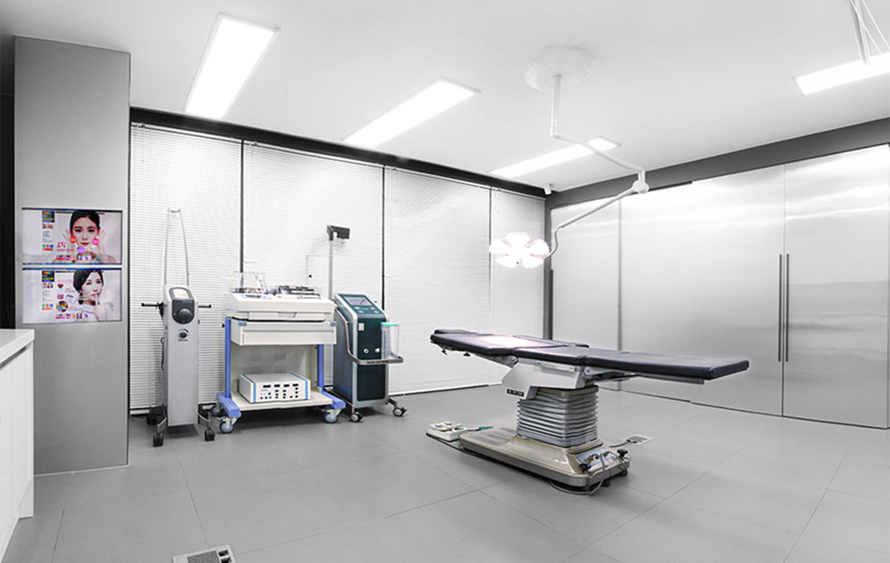 Advanced surgery room at Fresh Dr. Hong Plastic Surgery in Korea with modern medical equipment