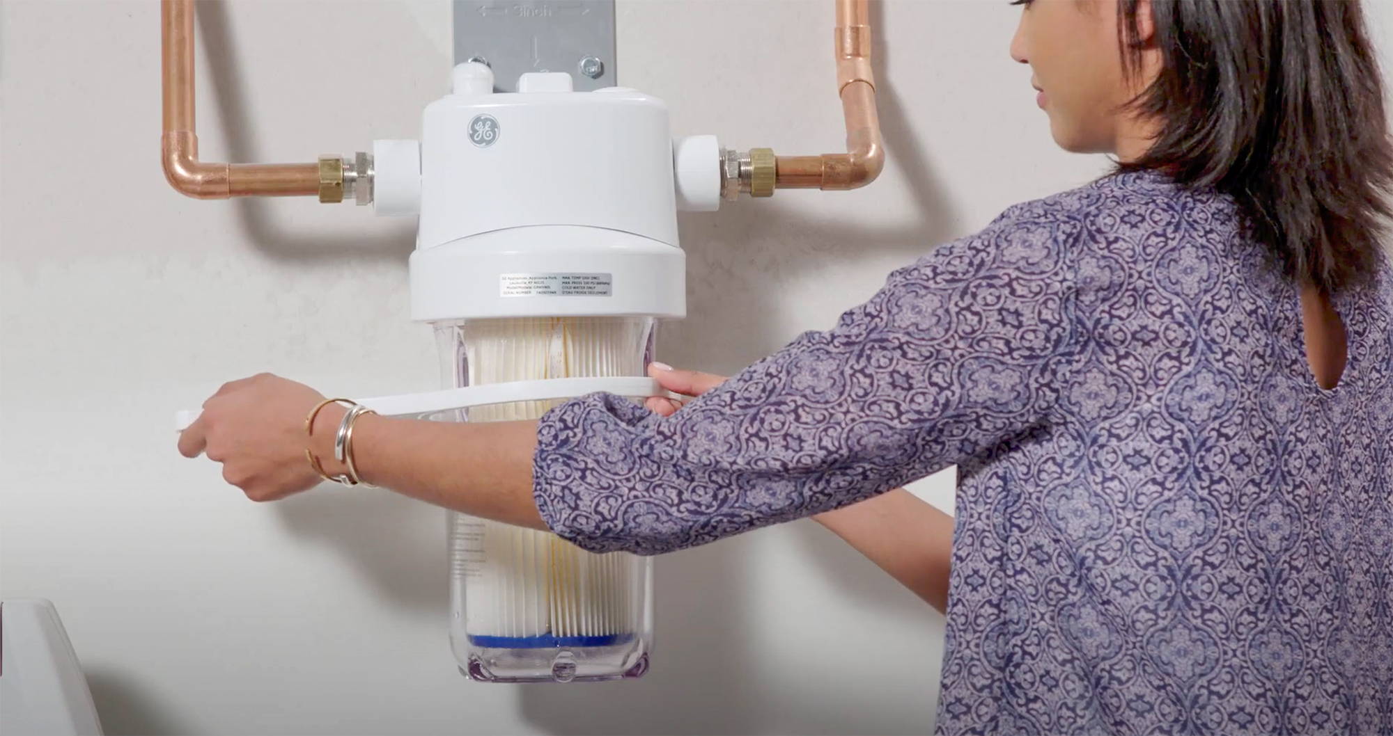 Women replacing her GE home water filter