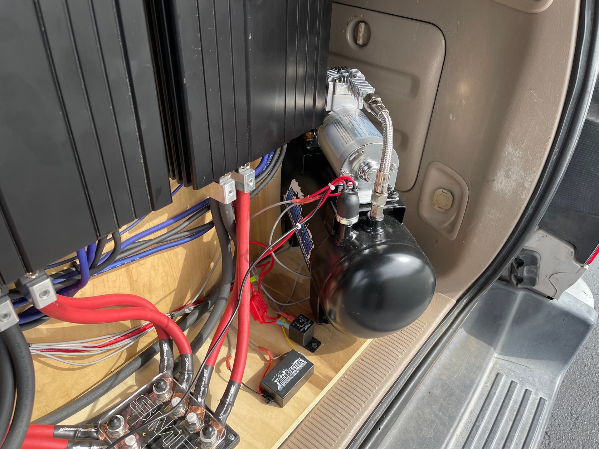 Taylor's 1999 Toyota 4Runner Train Horn Install