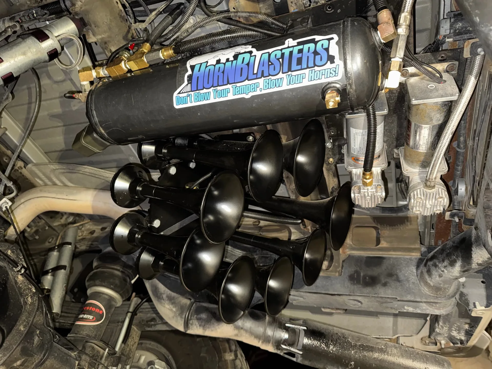 Fernando's 2016 GMC Sierra HD2500 Octohorn Train Horn install gallery photo 2