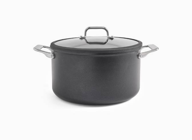 The Misen 8QT Stockpot with lid on a white background.