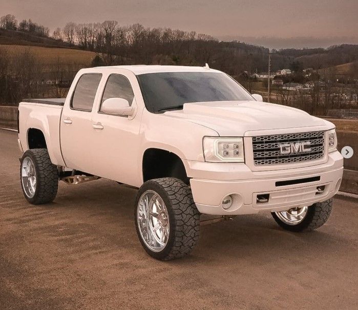 Somer's 2012 GMC Sierra Train Horn Install