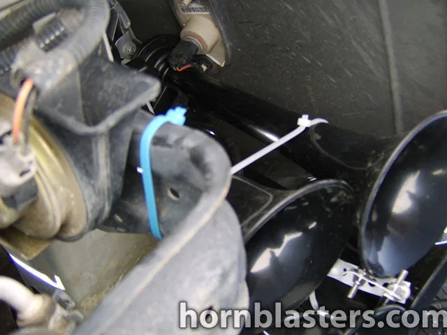 Air line routing detail for Shocker XL train horn install HornBlasters gallery photo 10