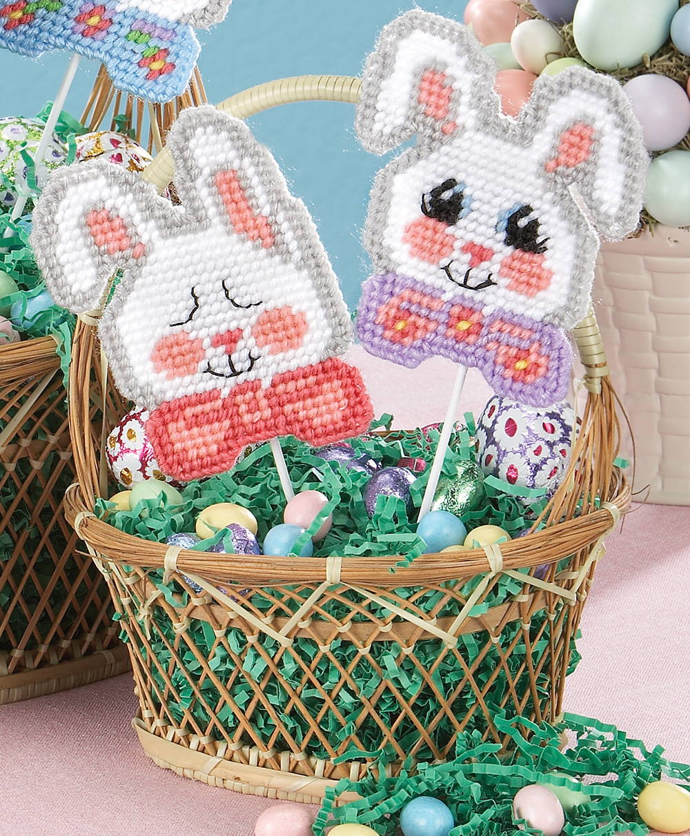 Plastic canvas bunnies in an Easter basket