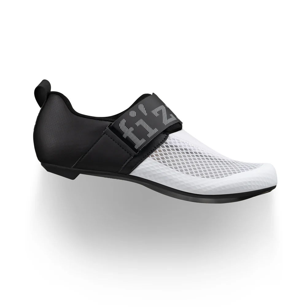 Fizik Transiro Hydra, Rennrad Schuhe, white/black in seitlicher Ansicht.