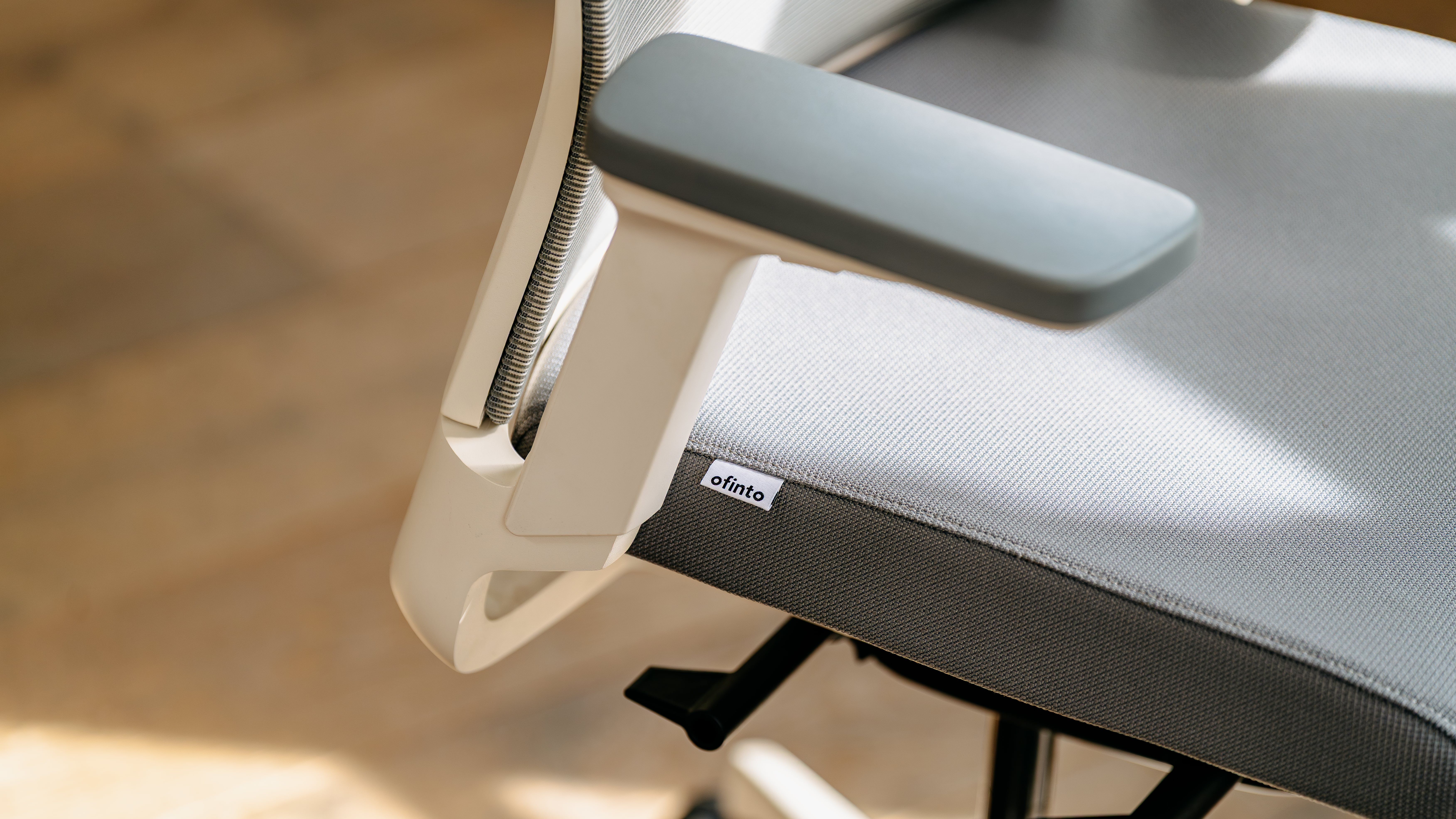 Close-up of the armrests on the white ofinto Active