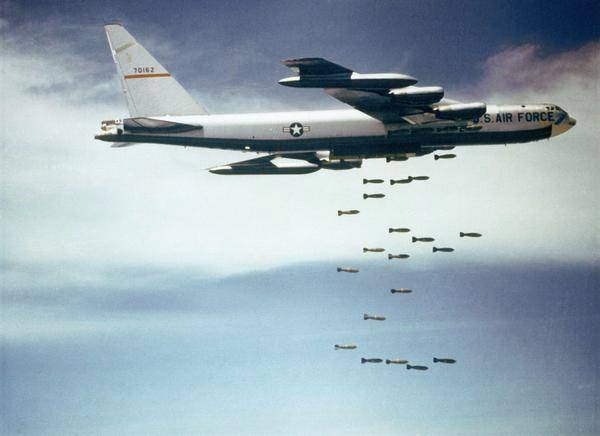 BOEING B-52 STRATOFORTRESS