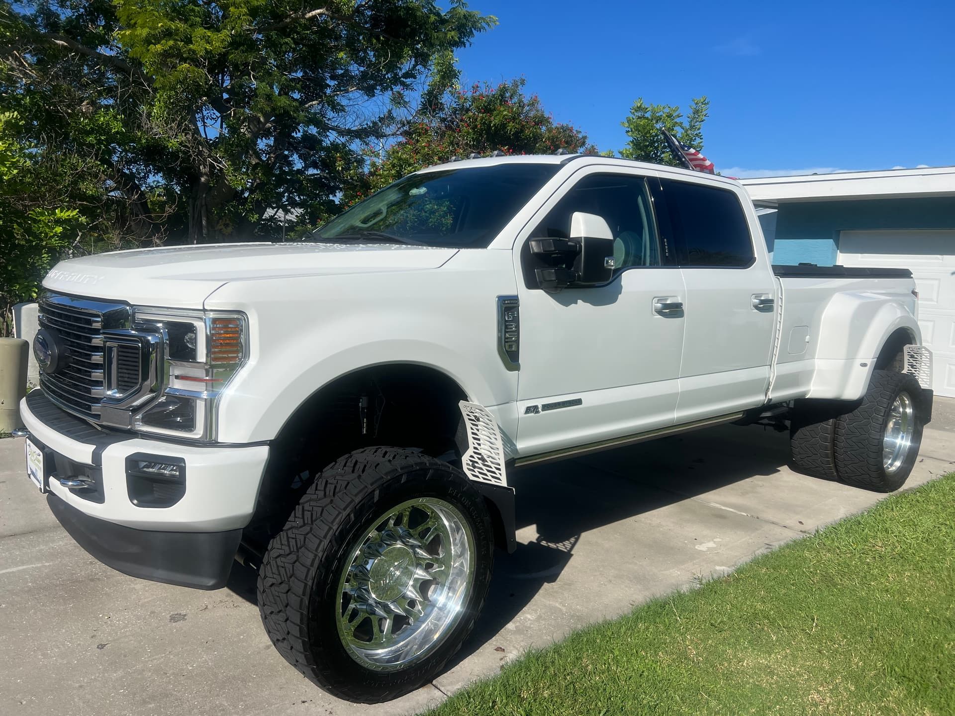 2022 Ford F-350 with Shocker S6 544K Nightmare Edition Train Horn Kit installed