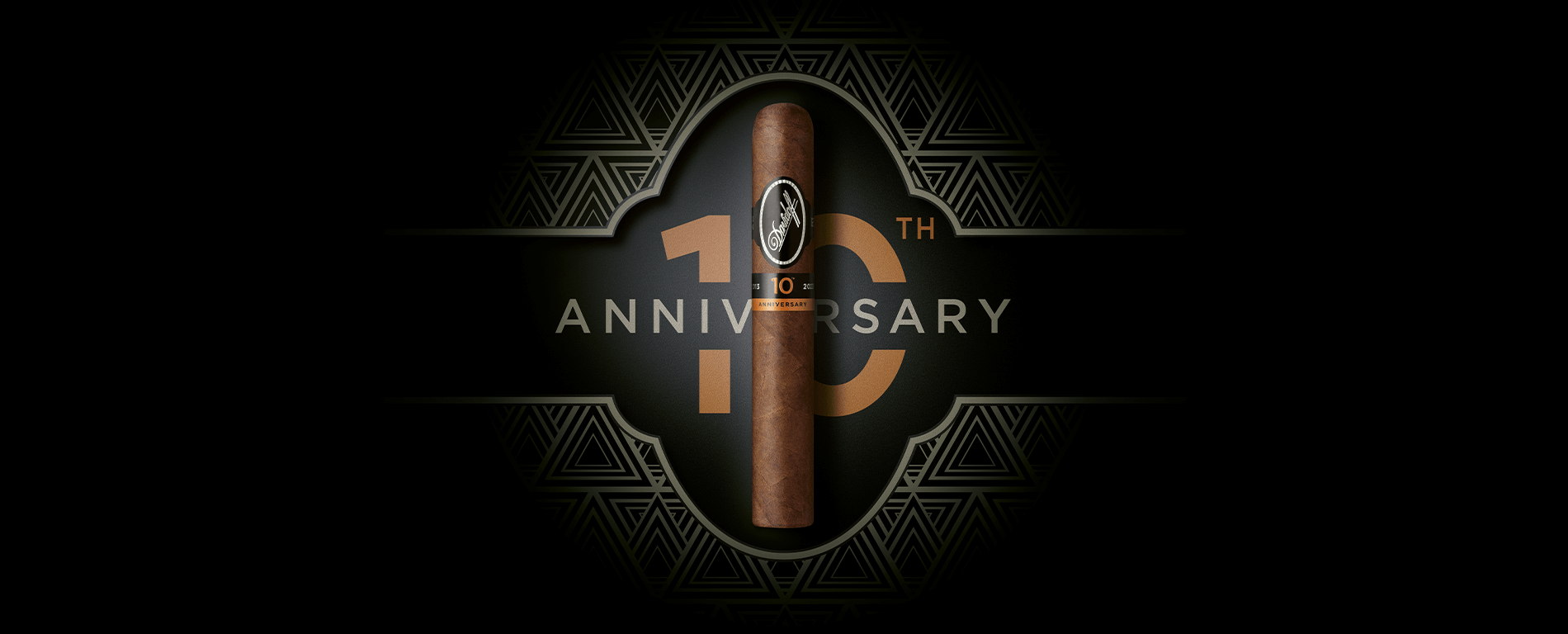 The Davidoff Nicaragua 10th Anniversary Limited Edition gran toro cigar placed in front of its logo. 