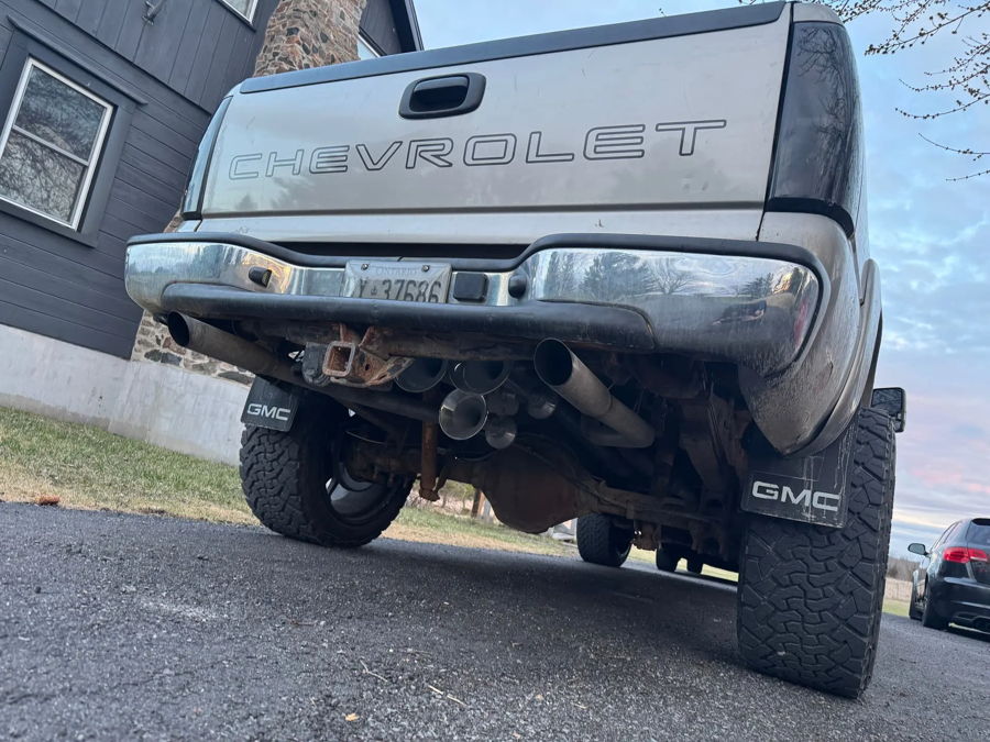 Train horn bells mounting brackets or Dixie horn layout on Jordan's 2001 Sierra 1500HD photo 3