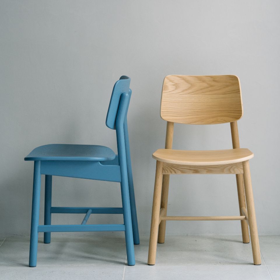 KUUM Chair — 素材と座り心地を選べる一脚