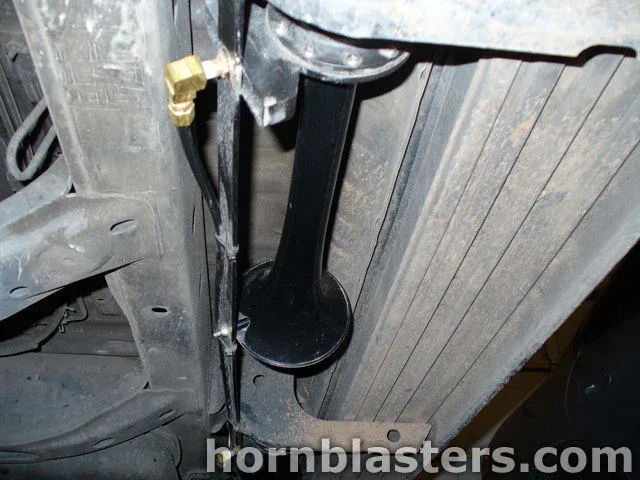 Single black trumpet horn mounted vertically brass fitting undercarriage Toyota 4Runner Shocker XL gallery photo 8