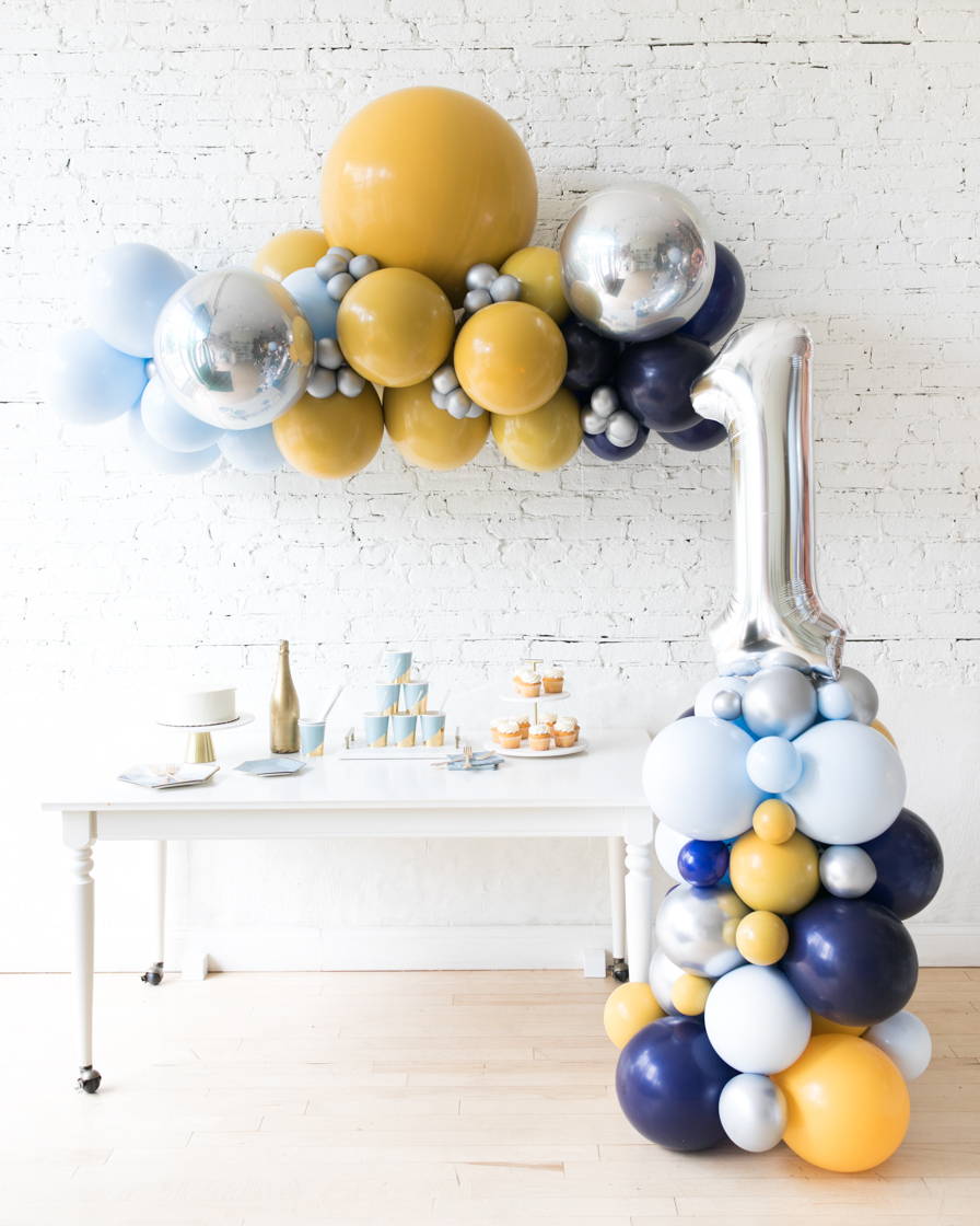 first-birthday-boy-balloons
