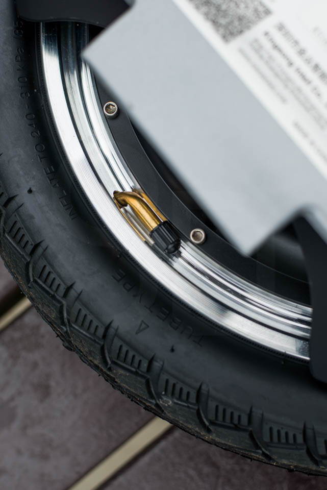 Kingsong KS16S Review tyre valve inflation