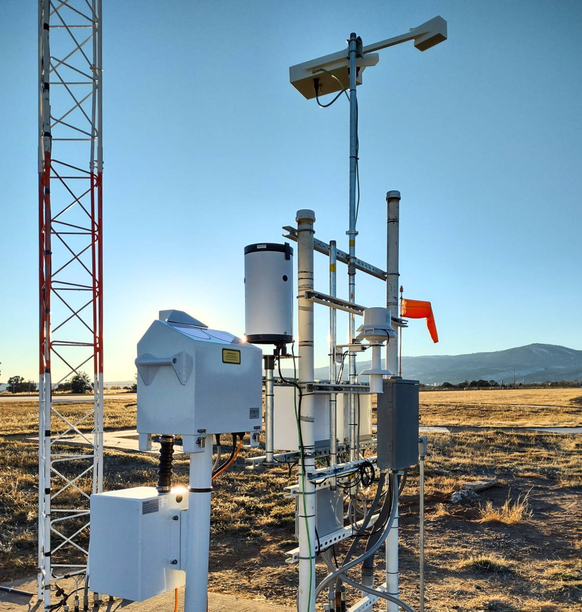 Mesotech AWOS IIIPT includes ceilometer and visibility sensor at Los Alamos County Airport (KLAM)