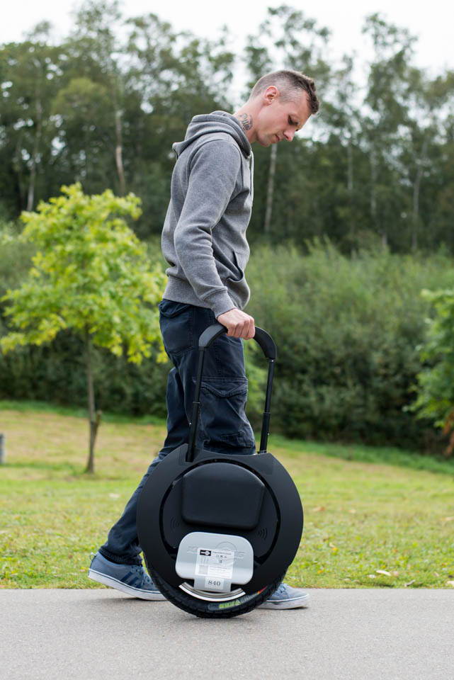 Kingsong KS16S Review trolley handle extended walking