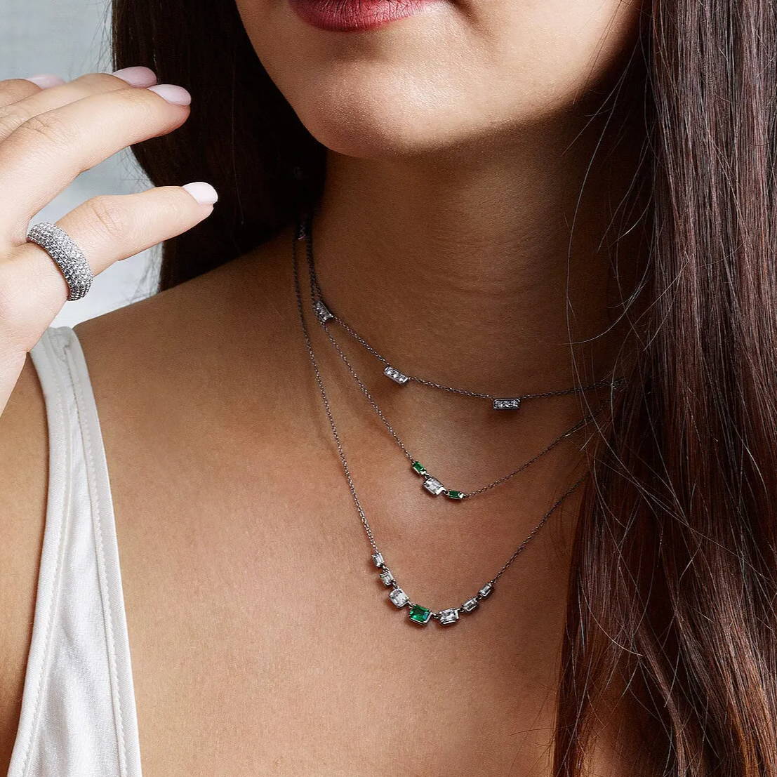 custom-emerald-and-diamond-tennis-necklaces