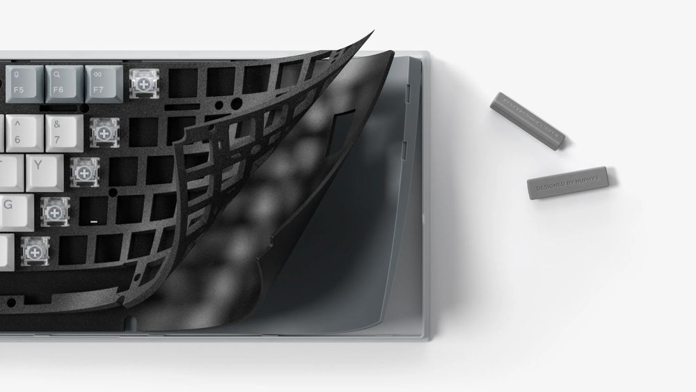 Camadas acústicas: Poron, plate de alumínio e silicone