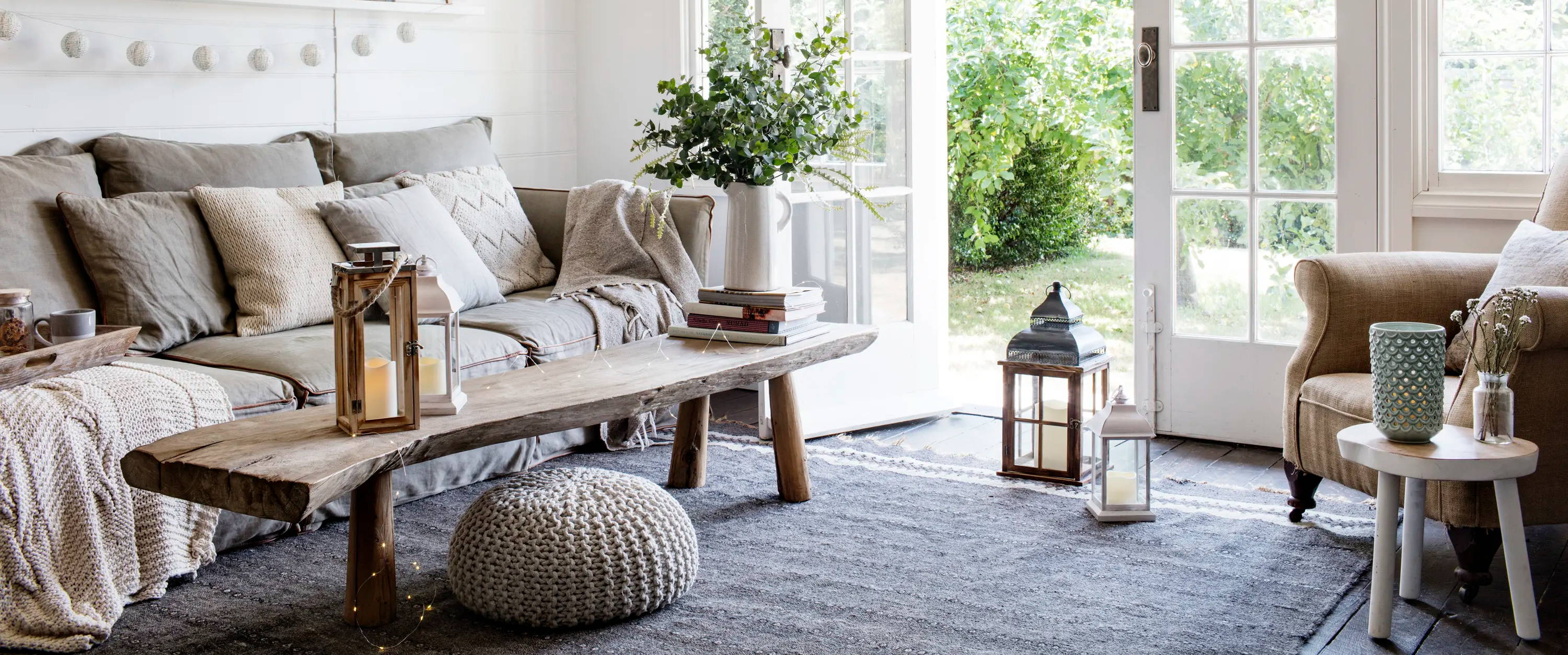 Living room featuring lanterns and string lighting.