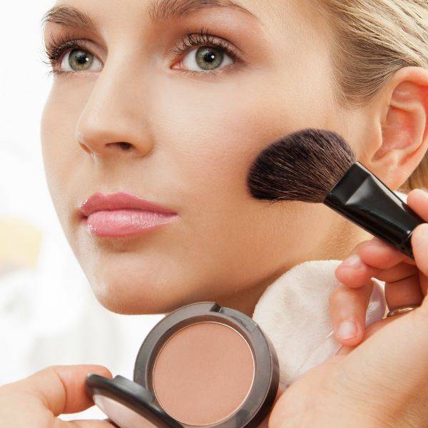 Guide to Applying Natural Makeup - cheeks a hint of color