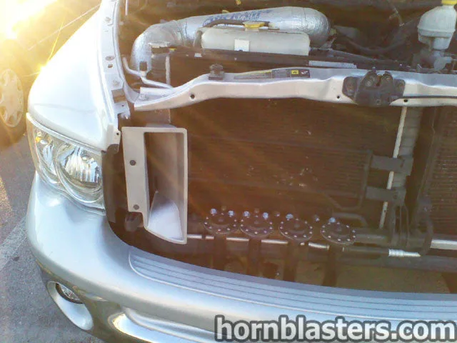 Conductor's Special 232 horn and mounting hardware on Robert's Dodge Ram