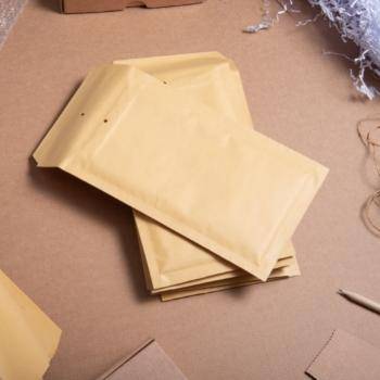 compostable vs recyclable mailers blog post