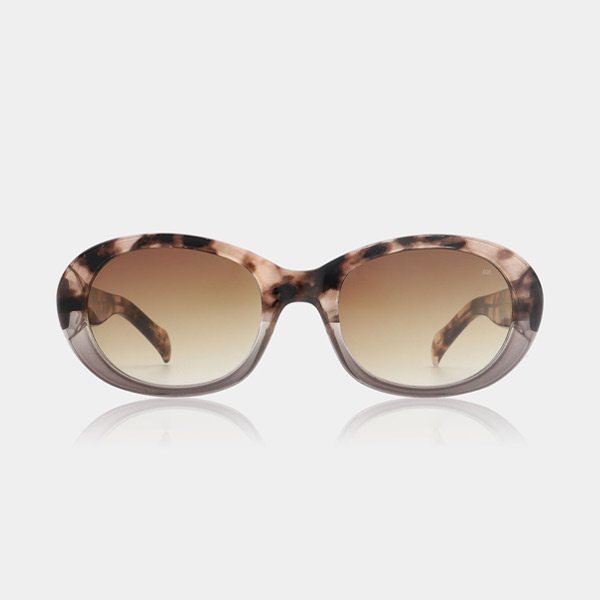 A product image of the A.Kjaerbede Anma sunglasses in Coquina and Gray Transparent.