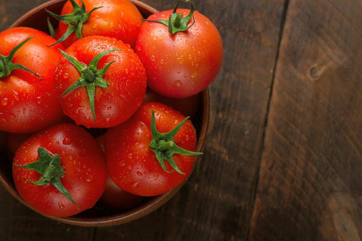 Fresh tomatoes in a plate on a dark background | Eat These Foods to Improve Mental Awareness | foods that improve memory and concentration