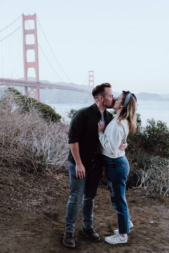 couple kissing by golden gate bridge