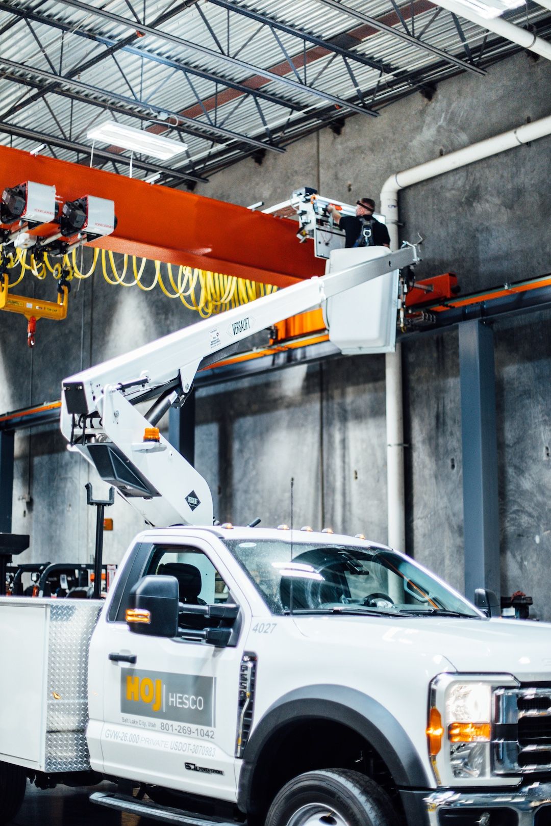 HOJ Crane Service Truck With Bucket Lift Attatchement