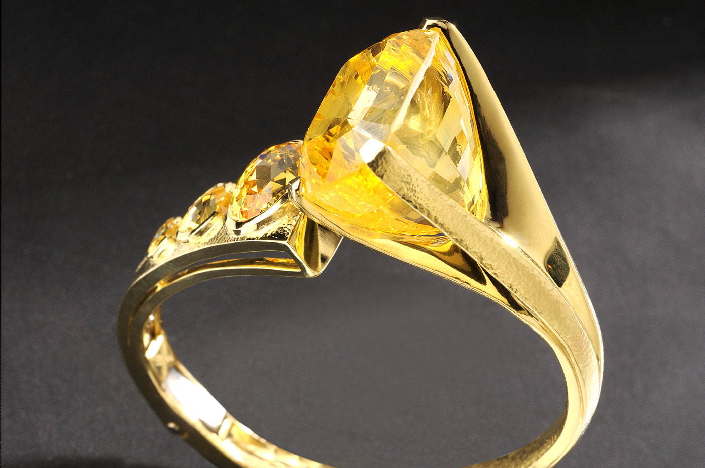 Image of Sunrise Ring at Grainger Hall of Gems Inside Exhibition Image
