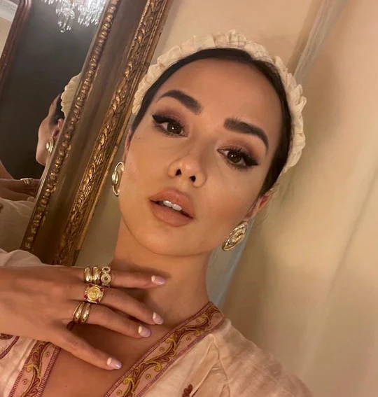 Diletta Amenta wears Soru Jewellery mini pearl and gold ring 