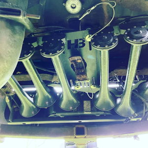 Five train horn trumpets with H3 mounting plate installed on the undercarriage of Brian's Ford F250