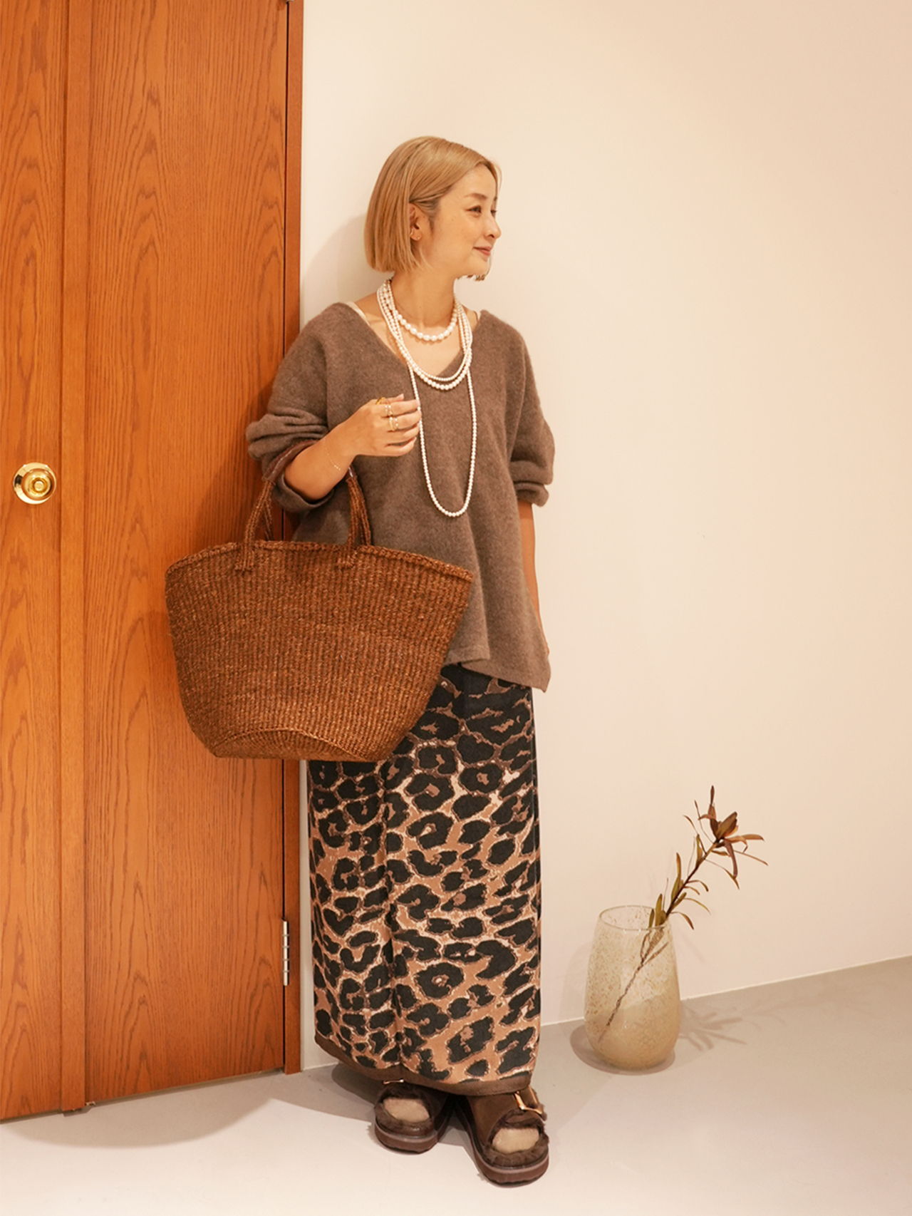 スカーフ 巻き方 首元 スタイリング スカーフ バッグ アレンジ