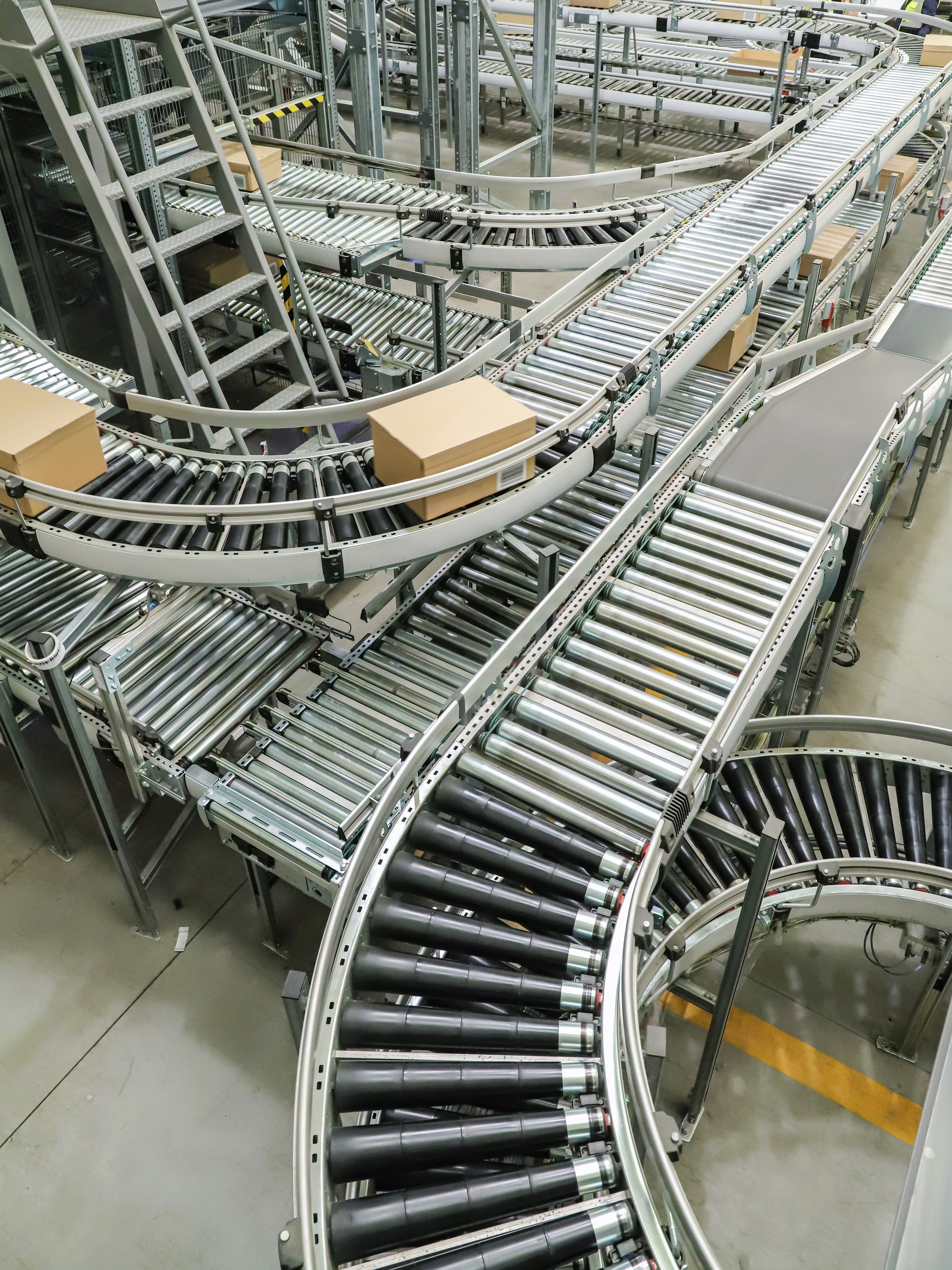 Case conveyor system