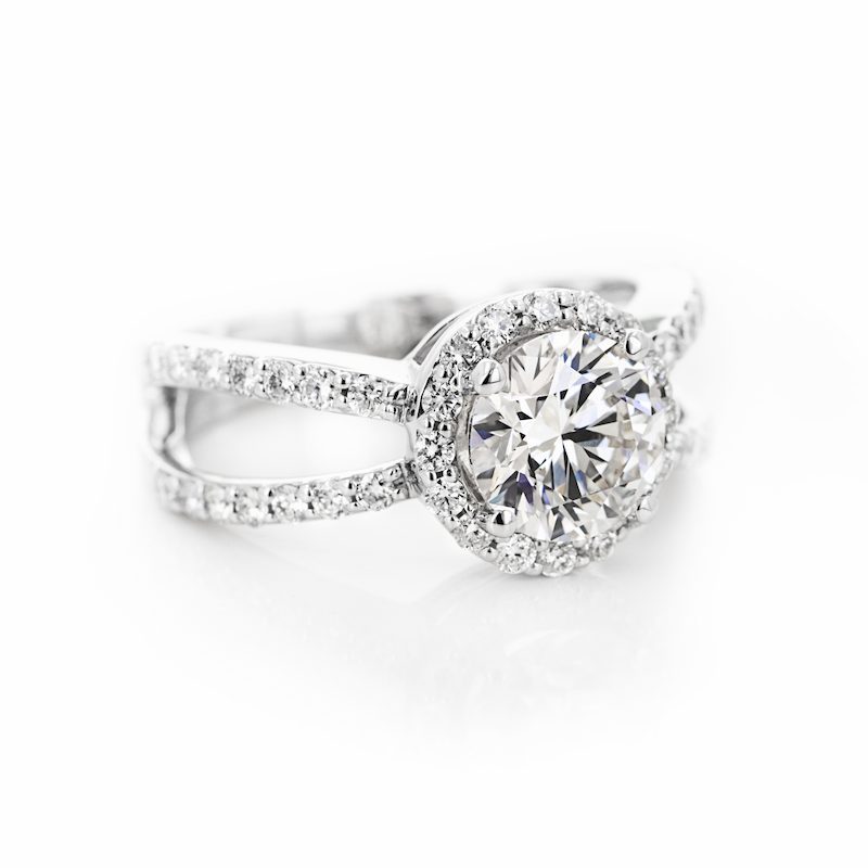 Engagement ring which can be built with either diamond hybrid simulant or lab created diamond