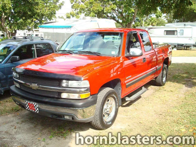 Front-three-quarter Eric's 2001 Chevrolet Silverado 1500 full-size pickup grille headlights bumper Shocker XL train horn featured customer install photo 1