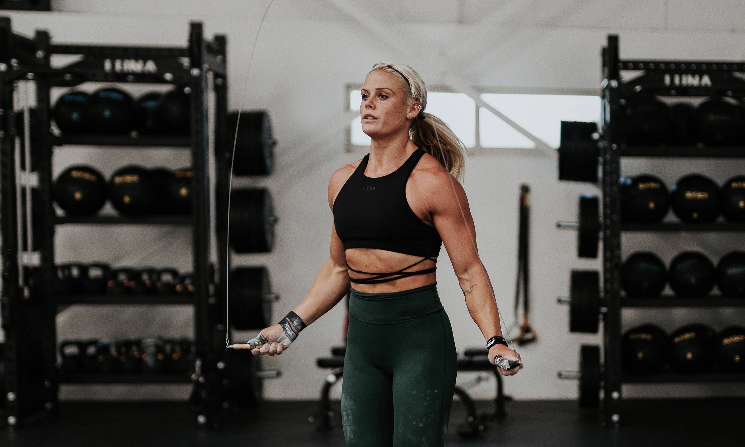 girl skipping in a crossfit box 