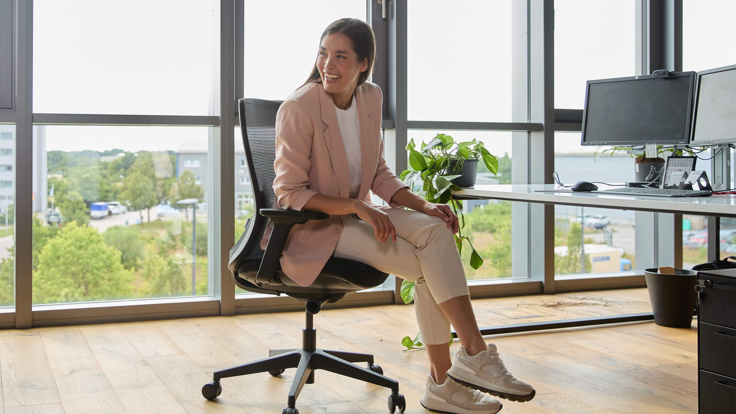 ofinto Ergo  Where design meets ergonomics: Comfortable and dynamic seating for a healthy back.