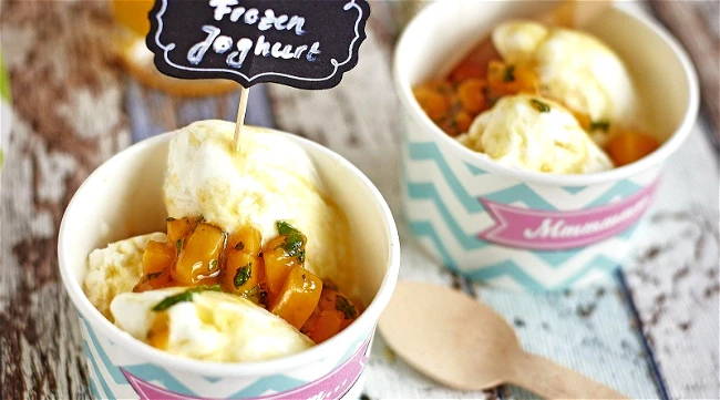 Mango Frozen Joghurt Nachtisch