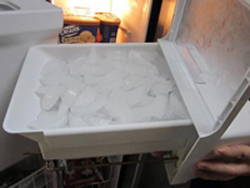 How Much Ice Does a Good Party Host Need From an Ice Maker? – Newair