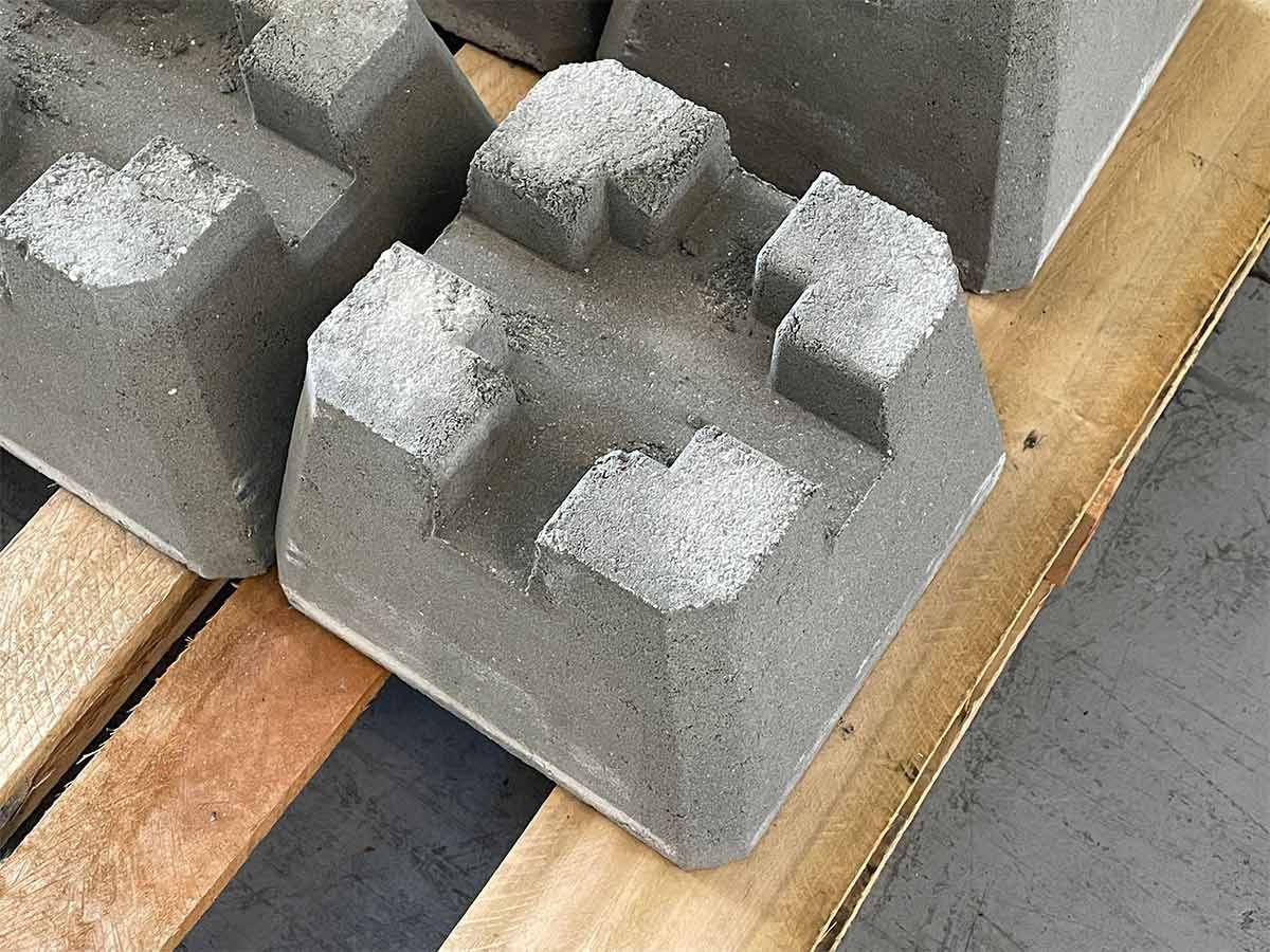 Lightweight concrete deck blocks
