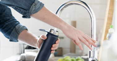 ¿Su grifo RO dispensa agua lentamente?