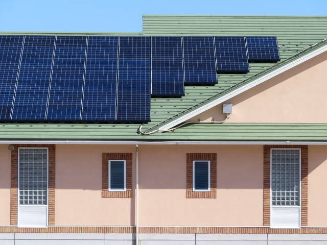 屋根の太陽光発電で電気代をどれだけ節約できるか？
